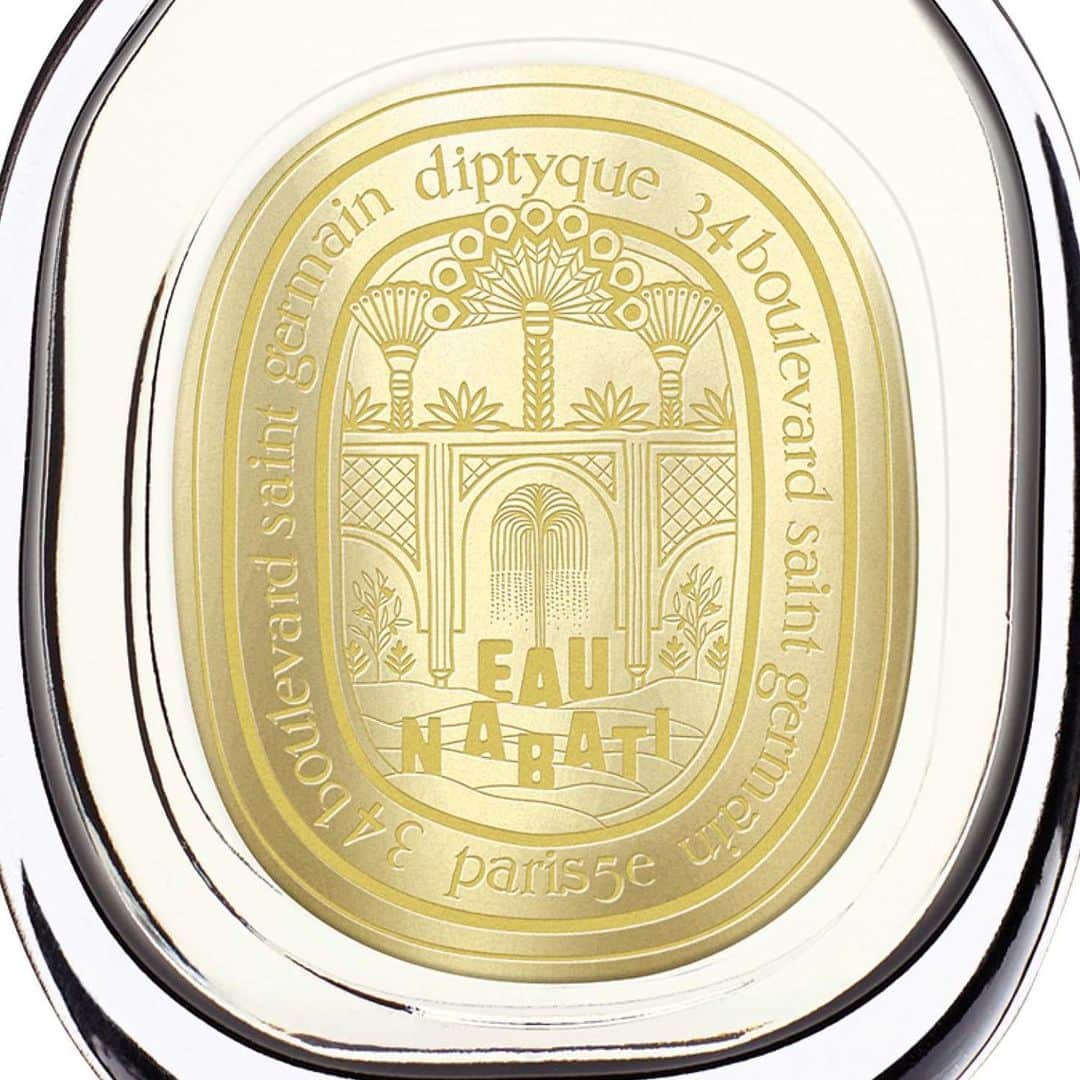 ディプティックのインスタグラム：「Find yourself… …before the entrance to a heavenly garden. Facing the illustration adorning the Eau Nabati bottle. With great finesse, the French artist Koralie translated the garden's perfect geometry and luxuriant vegetation. After you.   #diptyqueparis #diptyqueparis #eaunabati」
