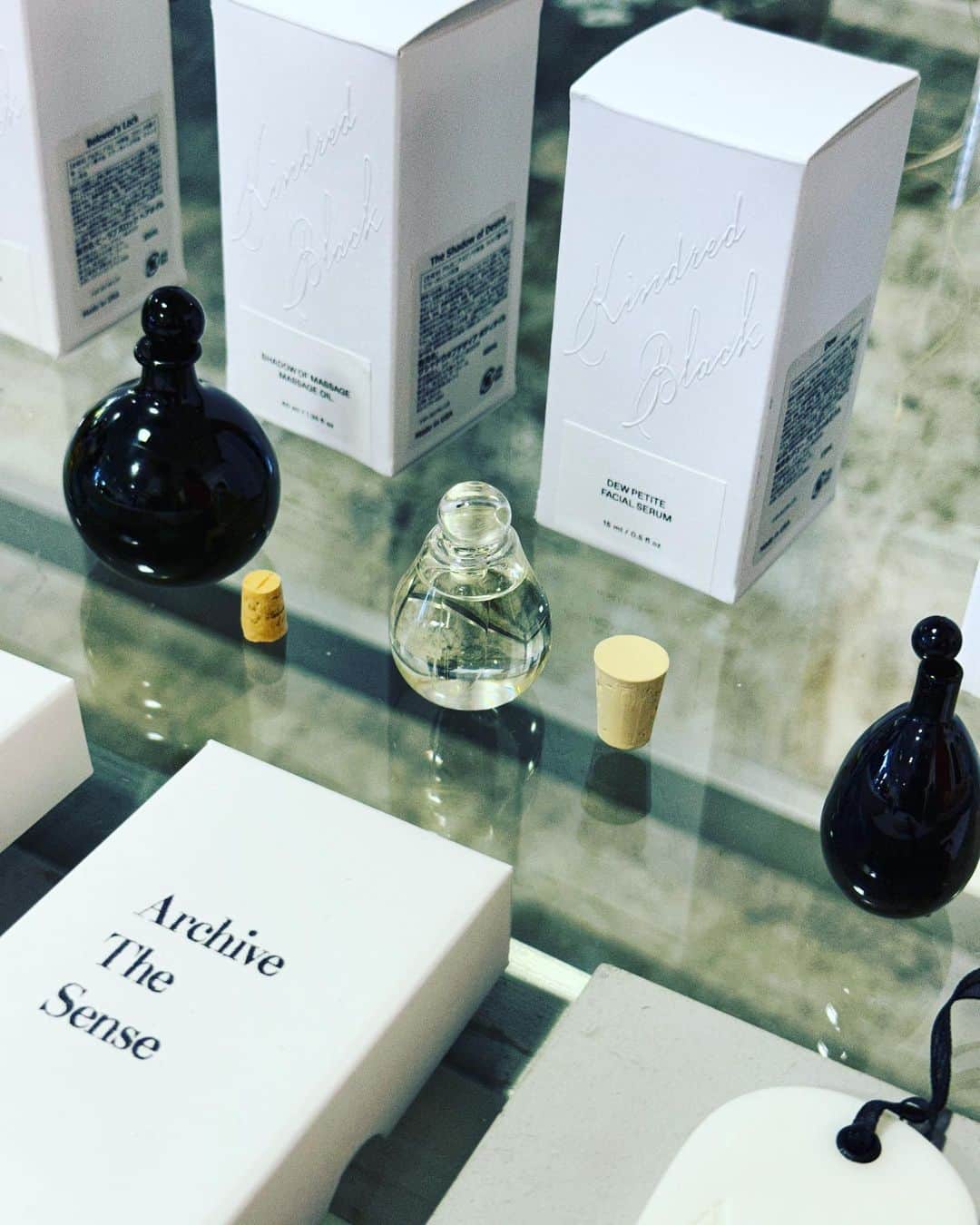 風間ゆみえのインスタグラム：「@selectshop_adelaide   Oil Perfume」