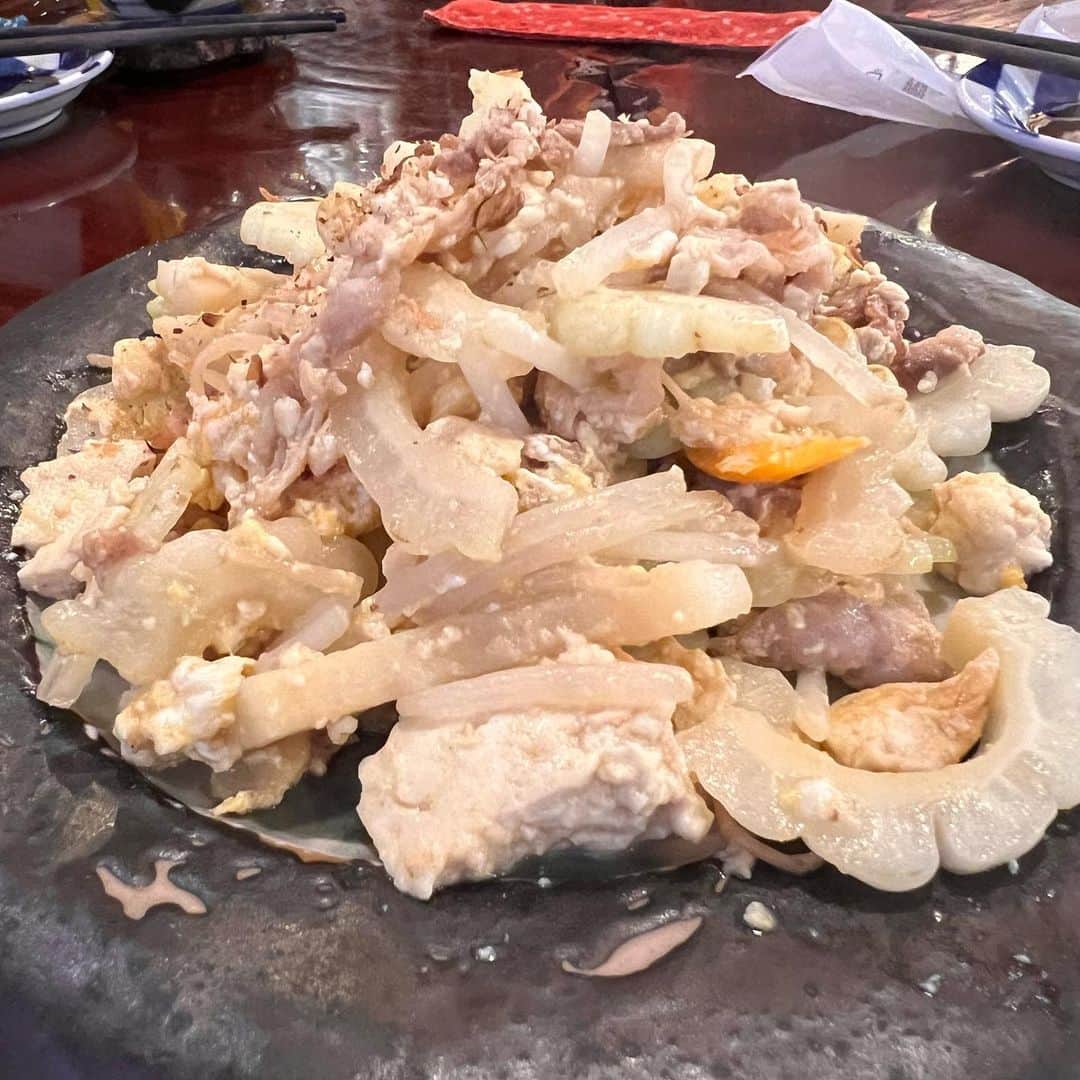 山下まみさんのインスタグラム写真 - (山下まみInstagram)「【琉宮】 白ゴーヤのチャンプルー美味しすぎ〜  イカめしが売り切れ？でタコめしだったんだけどそれも美味。  その日とれたお魚とかあって最高でした🐟  #宮古島 #miyakojima」5月26日 1時17分 - mamimifood