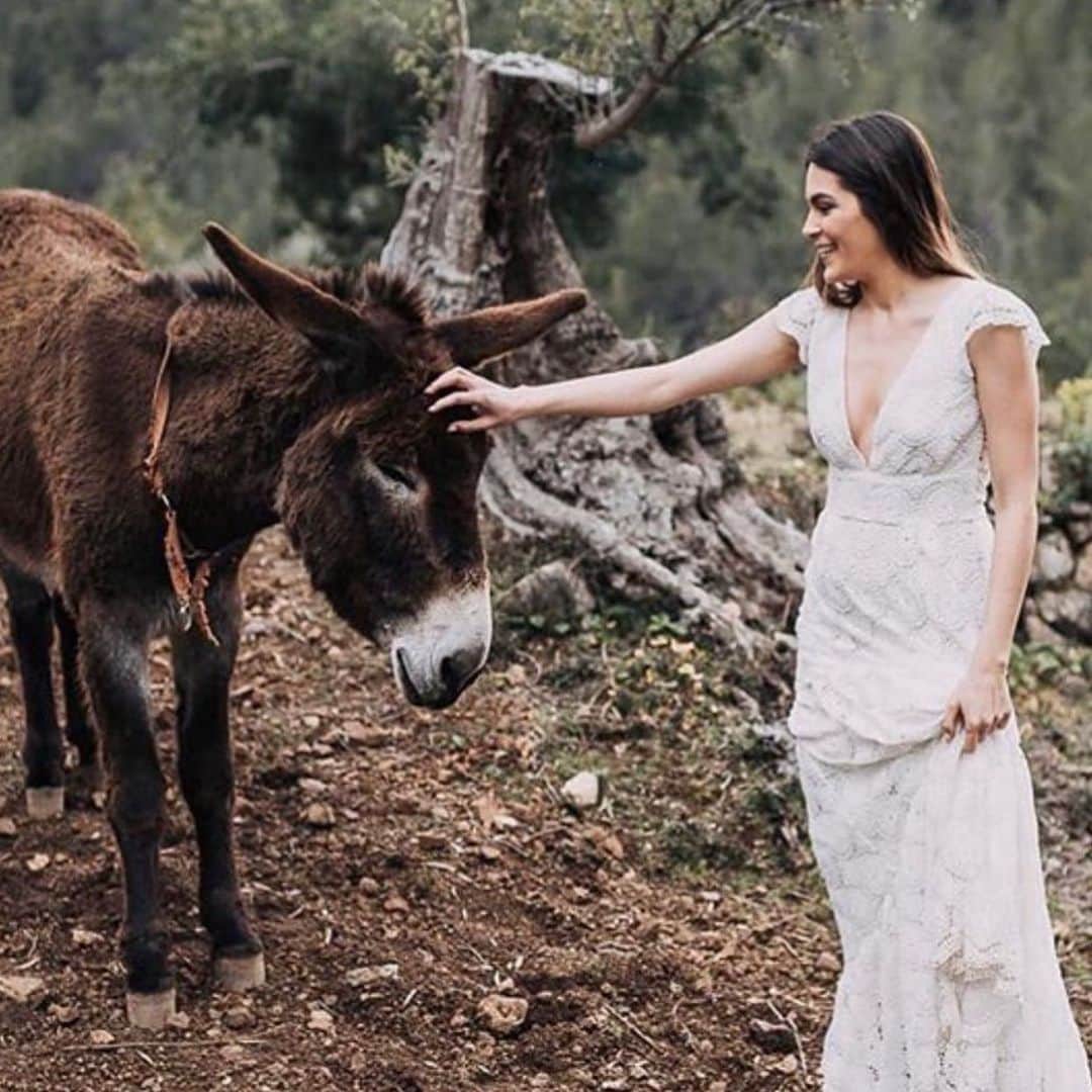 カイトアンドバタフライさんのインスタグラム写真 - (カイトアンドバタフライInstagram)「We love country weddings in the summer🍃#tbt our organic cotton lace Tilly dress in beautiful Spain with friends🍃designed for the modern bohemian bride   @cornelia_lietz   #dress #bride #natural #weddings #spain #lifestyle #bohostyle #farmwedding #design #vintagestyle #slowfashion #madeinusa🇺🇸 #throwback #summerwedding」5月26日 1時34分 - kiteandbutterfly