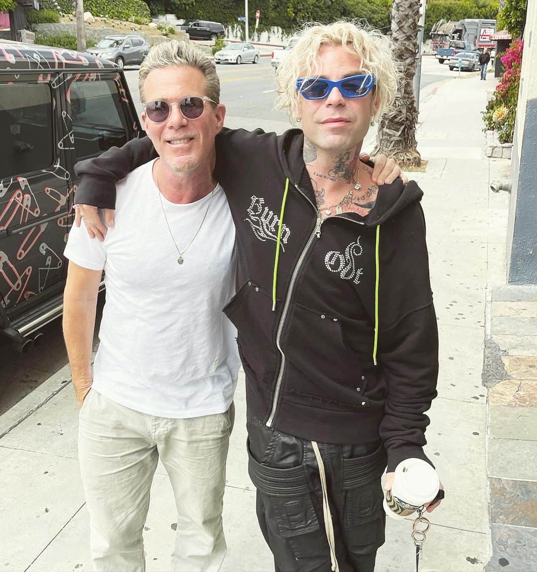 scottlippsのインスタグラム：「This guy @modsun on the @spinmag @lippsservicepod #podcast #comingsoon We talk through his journey from drumming in Minnesota to his relationship with @machinegunkelly @travisbarker and so much more! Check him out on tour! Brought to you by @mackiegear the all new #dlz creator #modsun」