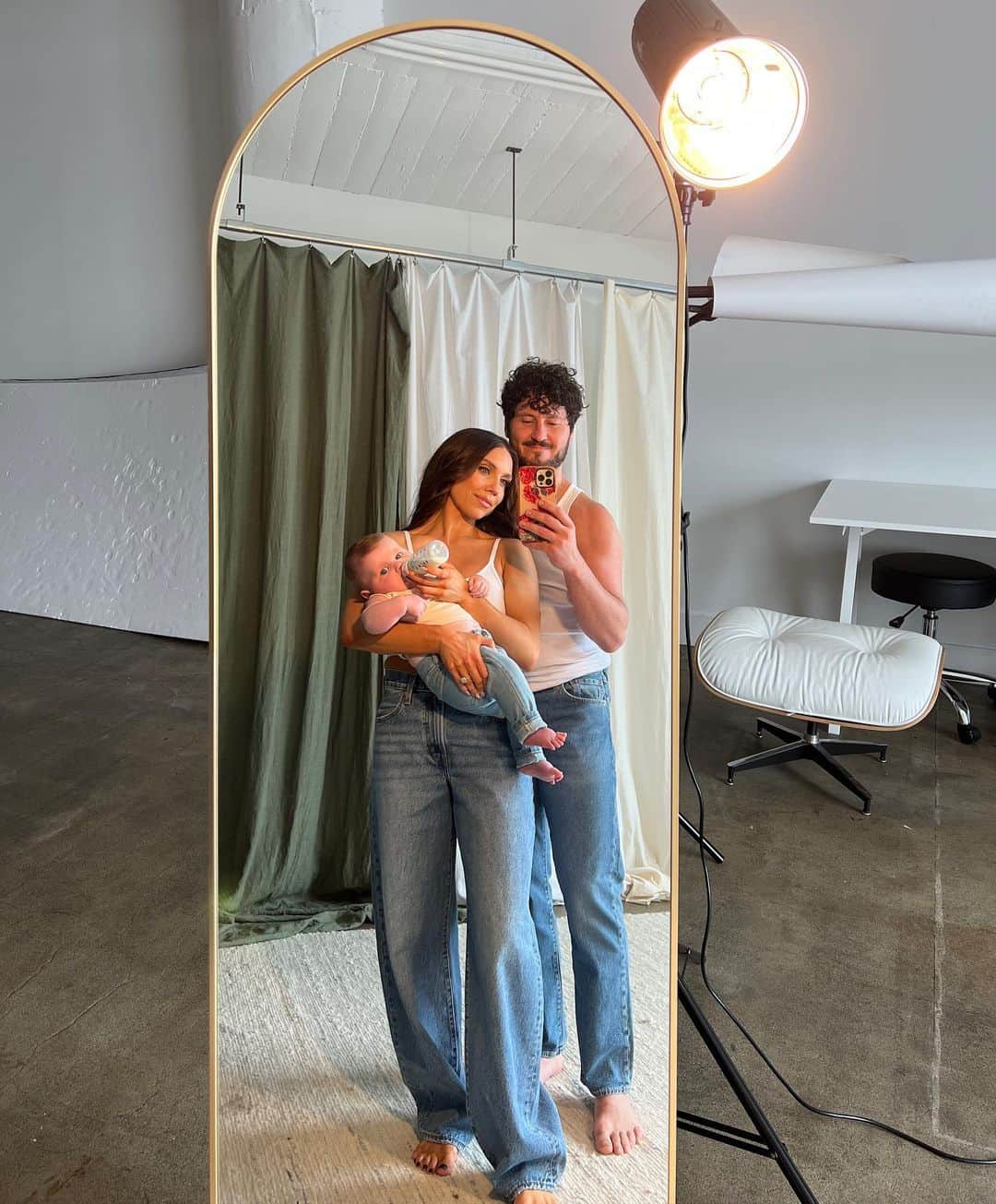 ジェナ・ジョンソンのインスタグラム：「In our @levis 🤍」