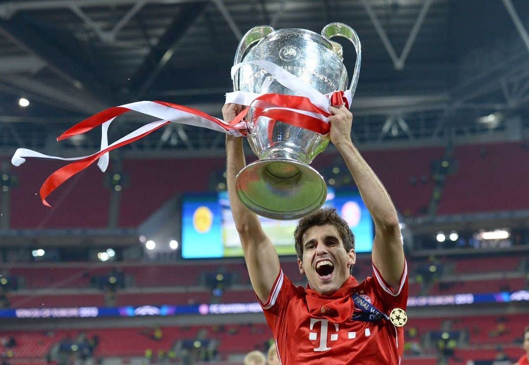 ハビ・マルティネスのインスタグラム：「Still feels amazing every single day 😍🏆 #10yearsago #wembley  #Javi8」