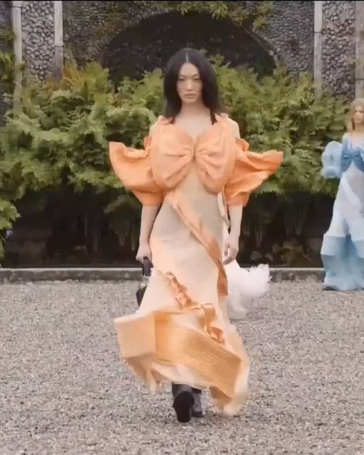 ソラ・チョイのインスタグラム：「@louisvuitton Resort 2024 🧡」