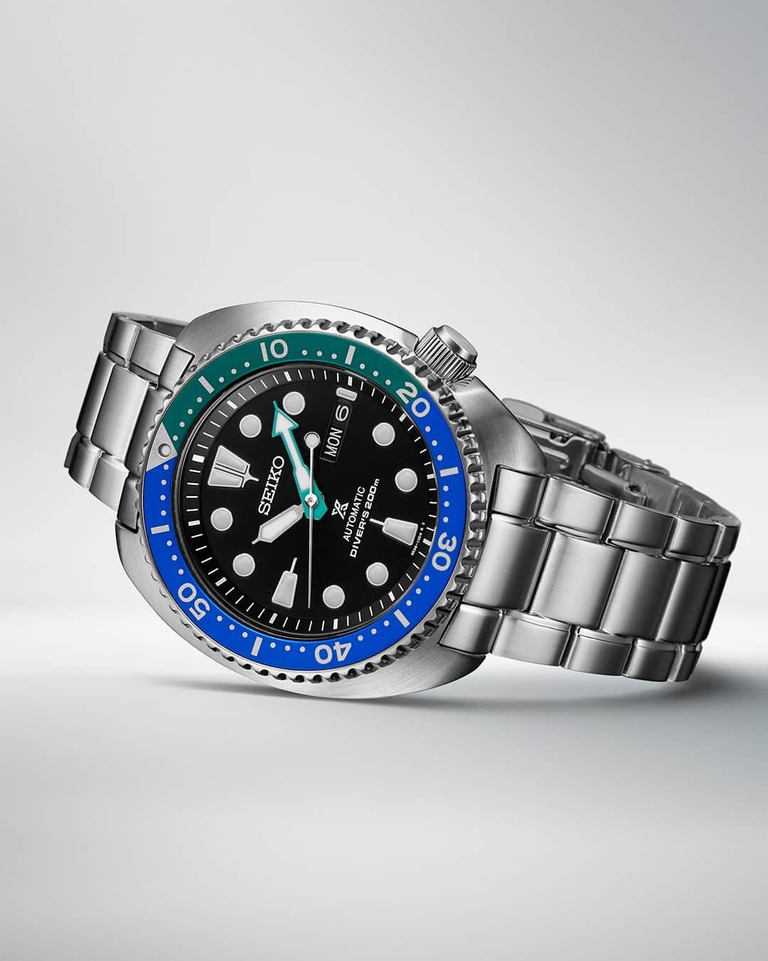 Seiko Watchesさんのインスタグラム写真 - (Seiko WatchesInstagram)「Seiko Prospex is dedicated to #KeepGoingForward ✅ - #SRPJ35 is designed for those who treat life as the ultimate adventure! Inspired by the colors of a tropical lagoon, this vibrant Special Edition features nautical blue and green accents on its uni-directional rotating elapsed timing bezel, displaying a green minute hand and accents on the black dial.   #Seiko #SeikoProspex」5月26日 3時00分 - seikowatchusa
