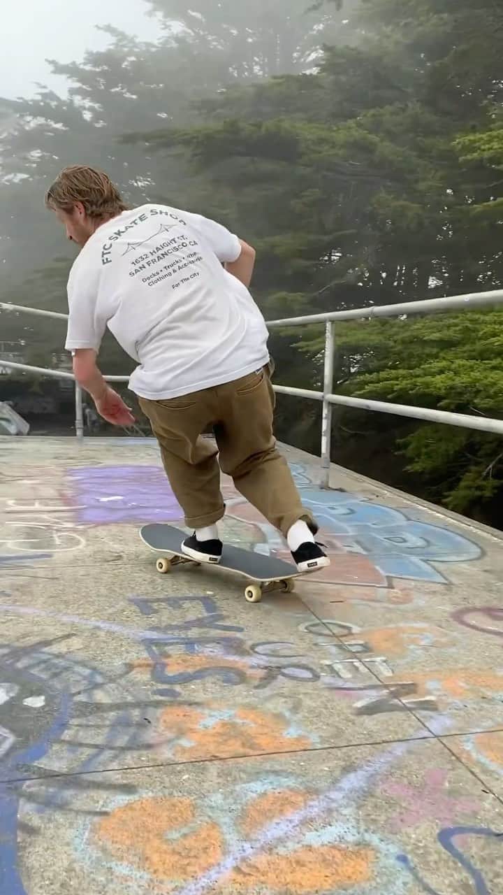 エフティーシーのインスタグラム：「🌲 @lookatbensphoto 🌲 📲 @loopholewheels #ftc #ftcskateboarding #forthecity #ftcsanfrancisco #ftcjp #ftctokyo #ftcnagoya #ftcosaka」
