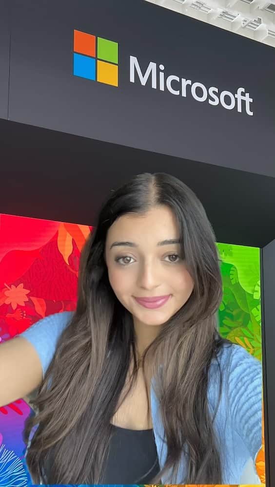 のインスタグラム：「Day 2 at #MSBuild」