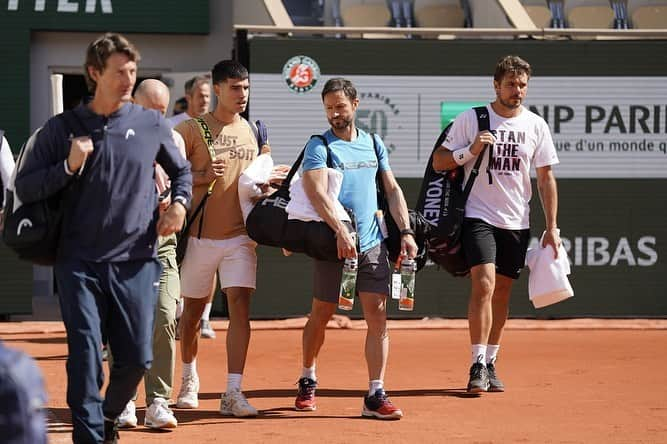 スタニスラス・ワウリンカさんのインスタグラム写真 - (スタニスラス・ワウリンカInstagram)「Good time with @carlitosalcarazz @rolandgarros 🎾🤝💥🇫🇷❤️ #practice #hardwork #passion #enjoy #fun  📸 Nicolas Gouhier / FFT」5月26日 3時27分 - stanwawrinka85