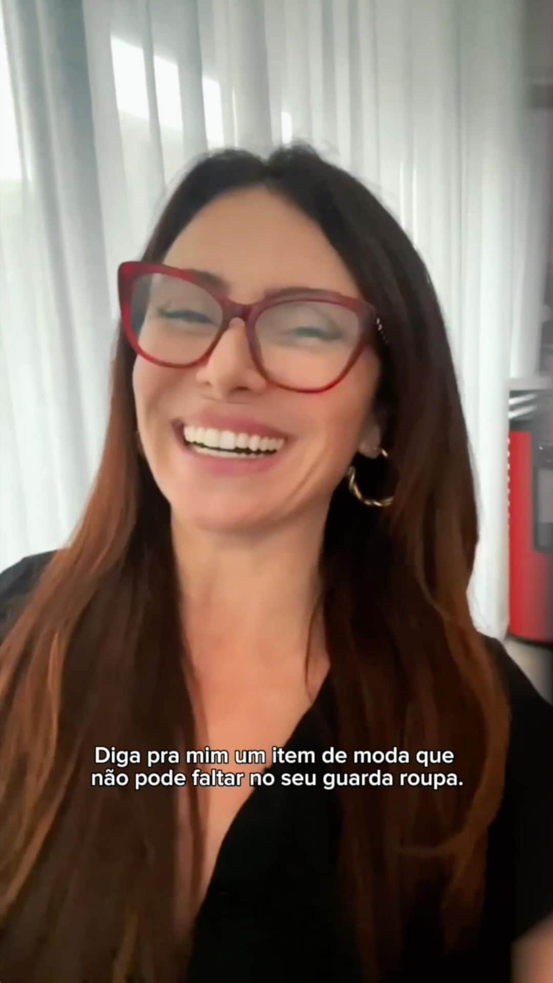 Giovanna Antonelliのインスタグラム：「Interrompemos nossa programação de Atacama e Cannes para avisar que nossas lojinhas do @enjoei tão cheias de coisas lindas 💗!! Correeee pra baixar o app e conferir tudooo.」
