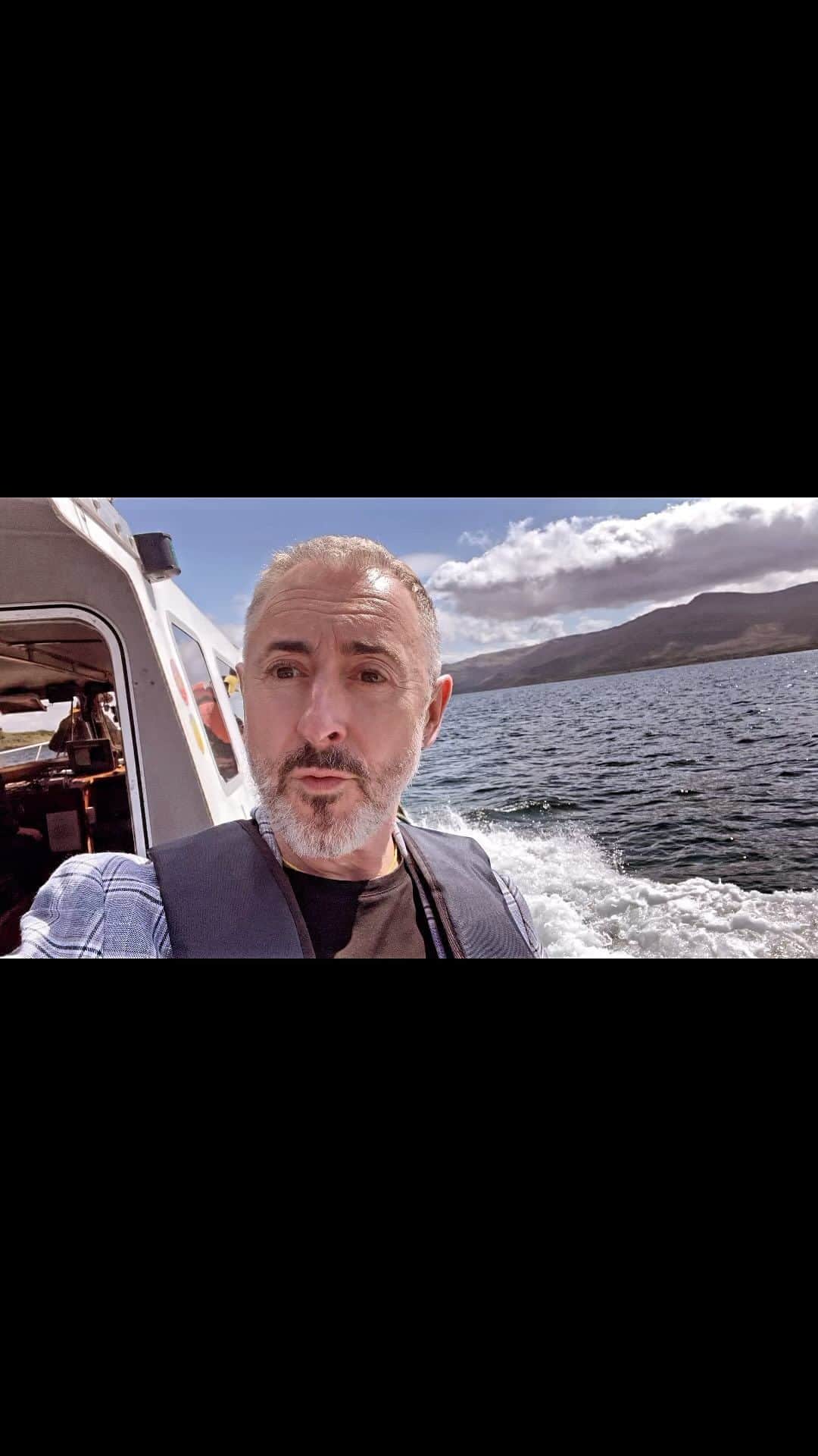 アラン・カミングのインスタグラム：「I reely love Mull!」