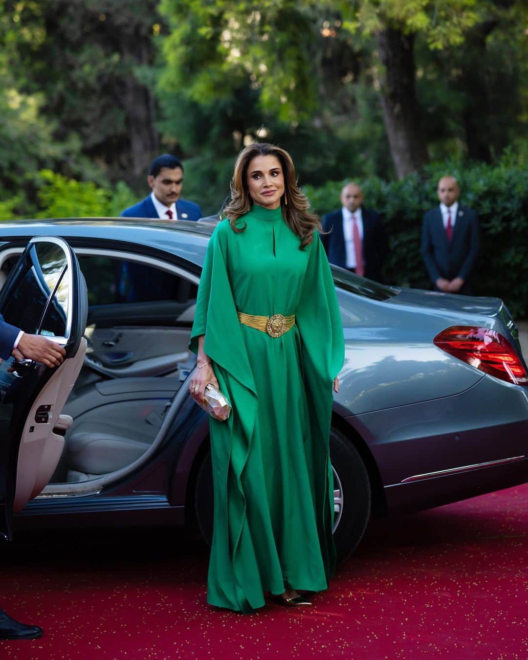 ラーニア（ヨルダン王妃）さんのインスタグラム写真 - (ラーニア（ヨルダン王妃）Instagram)「من الاحتفال بمناسبة عيد استقلال الأردن السابع والسبعين، مع جلالة الملك والأمير الحسين والأميرة سلمى والأمير هاشم #عيد_الاستقلال_77 #الأردن #حب_الأردن   With His Majesty, Crown Prince Al Hussein, Princess Salma, and Prince Hashem during today’s celebrations of Jordan’s 77th Independence Day #Independence77 #Jordan #LoveJO」5月26日 3時43分 - queenrania