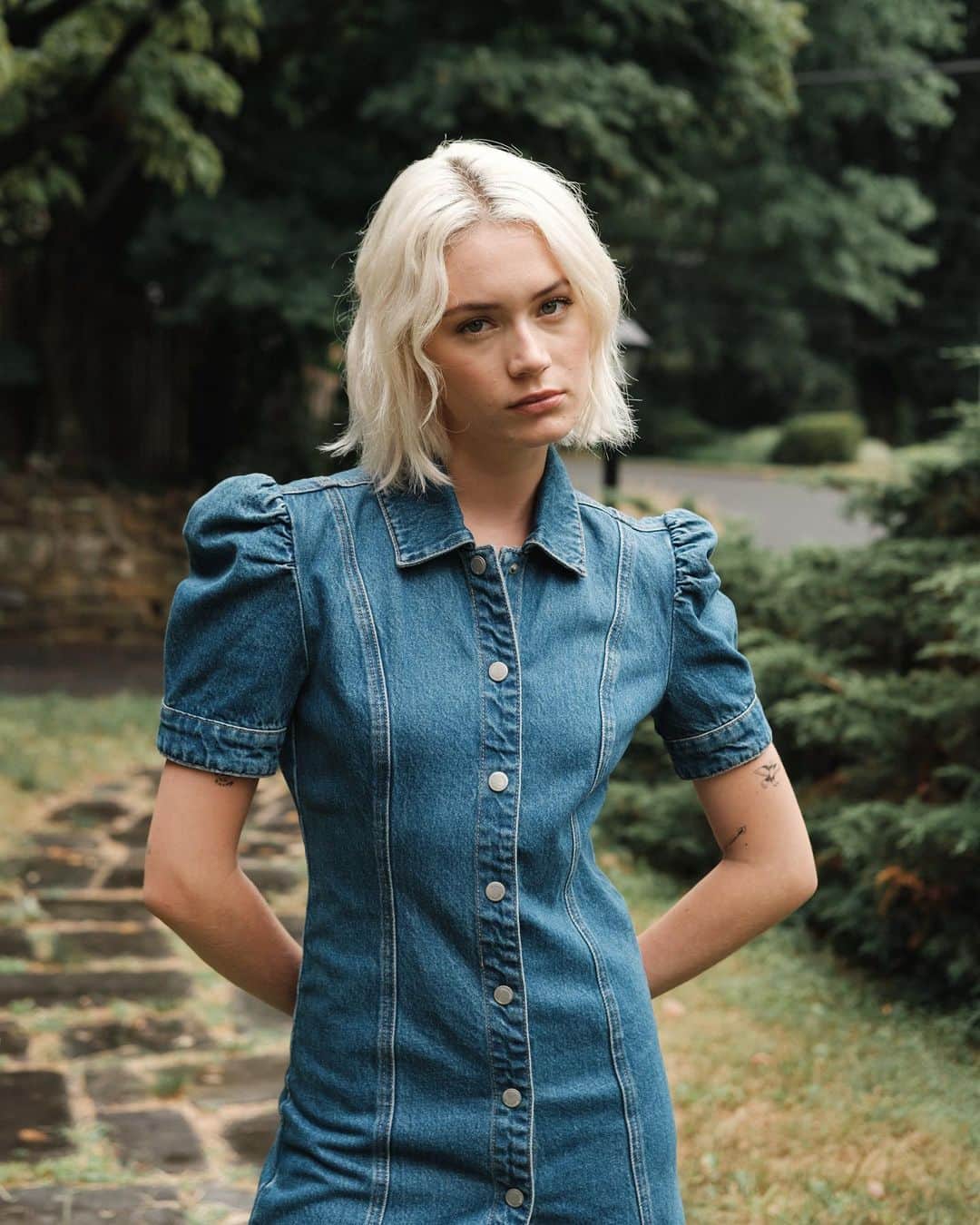 ブランクNYCのインスタグラム：「Brunch? Rooftop? Walk in the park? Everything above? Featuring our Walk In The Park denim dress.」