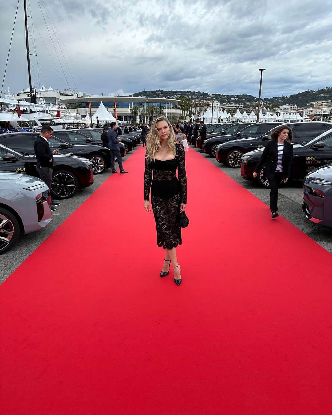 サラ・フォスターさんのインスタグラム写真 - (サラ・フォスターInstagram)「Remember the days when you had to be a movie star to go to Cannes? Clearly that’s over.」5月26日 4時01分 - sarafoster