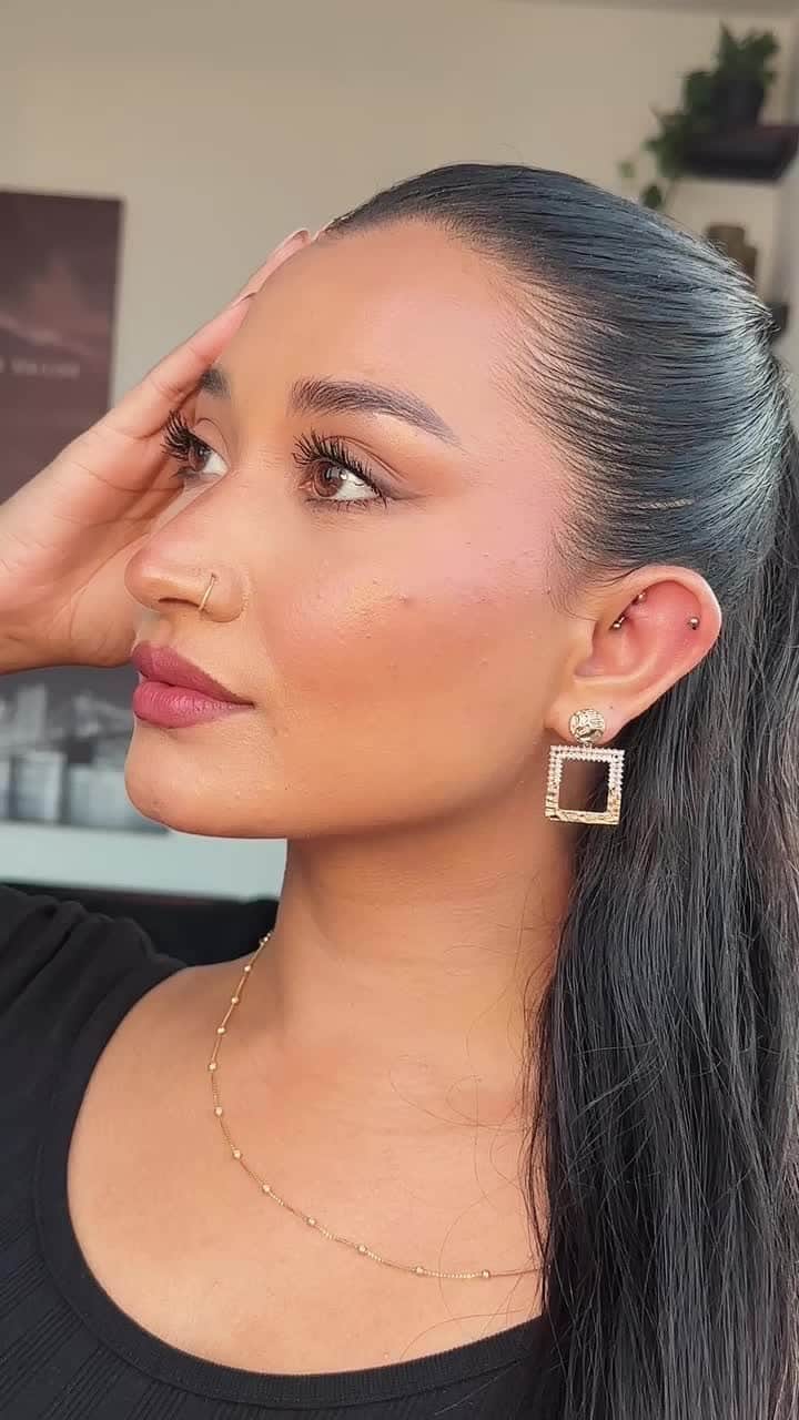 Motives Cosmeticsのインスタグラム：「Sun-kissed and slaying 🌞💄⠀⠀⠀⠀⠀⠀⠀⠀⠀ Get The Look: ⠀⠀⠀⠀⠀⠀⠀⠀⠀ Essential Vol 2 Palette⠀⠀⠀⠀⠀⠀⠀⠀⠀ Eye Prime ⠀⠀⠀⠀⠀⠀⠀⠀⠀ Fiber Lush Mascara ⠀⠀⠀⠀⠀⠀⠀⠀⠀ Gelous Brow Gel Clear⠀⠀⠀⠀⠀⠀⠀⠀⠀ No More Shine Setting Spray」