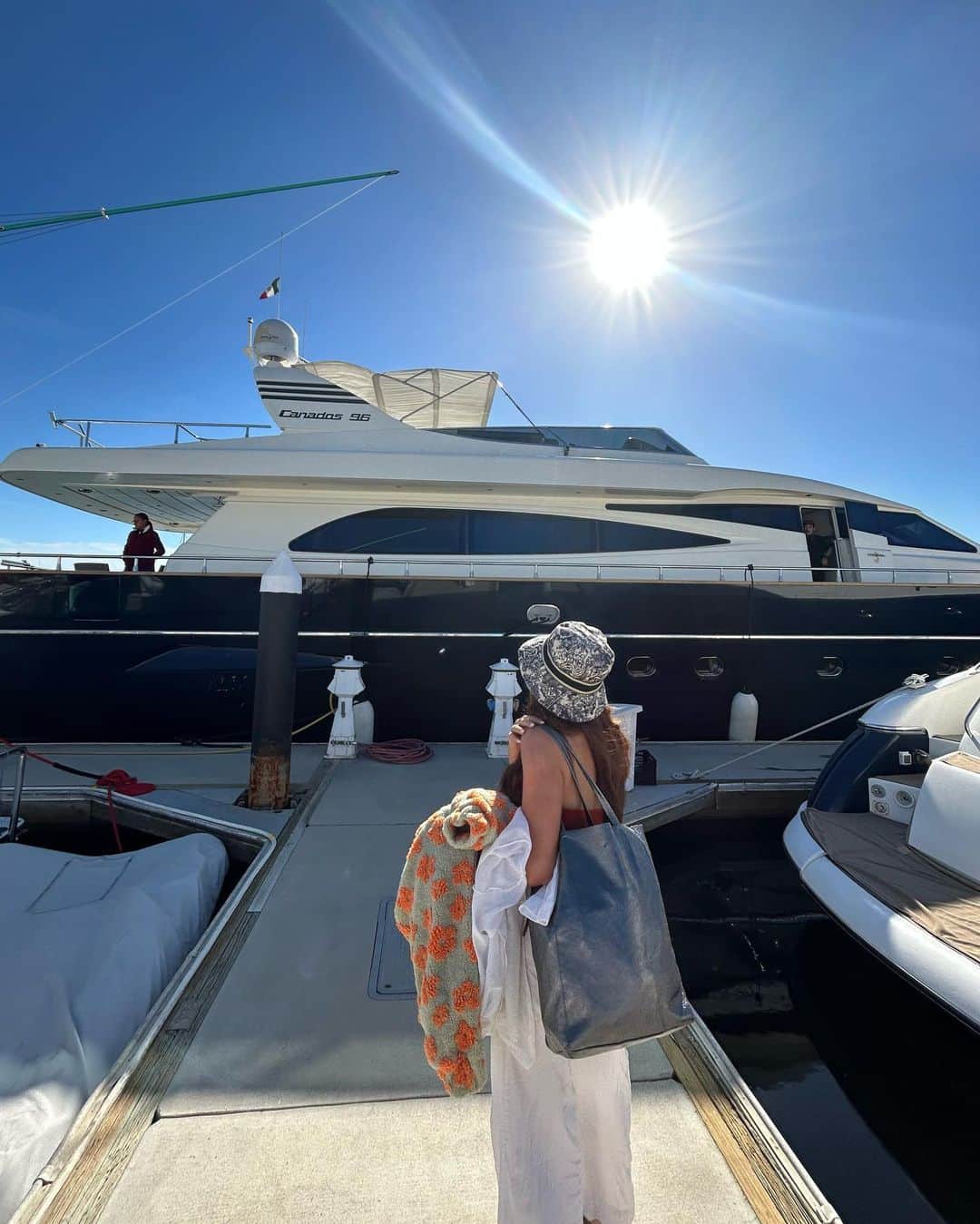 Gabrielle Grace Epsteinさんのインスタグラム写真 - (Gabrielle Grace EpsteinInstagram)「pov we’re on a boat @otaduyyachts」5月26日 4時07分 - gabbyepstein