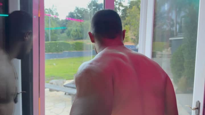 ウィルマー・バルデラマのインスタグラム：「To whom it may concern,  Leveling up my mental and physical strengthening.. wanted to share with you what I have discovered in my process, implementing cold plunging has absolutely changed how I see recovery.  #MyHourADay #RenuTherapy」