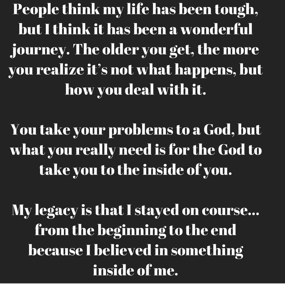 リンダ・エヴァンジェリスタのインスタグラム：「@tinaturner  Words I try to live by. 🖤 You will remain a force and inspiration.  #RIP Tina 🕊️」