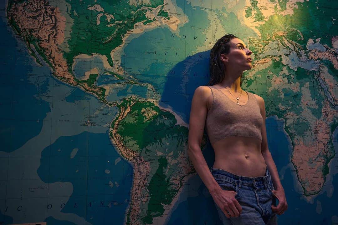 パトリック・J・アダムスのインスタグラム：「To the ends of the earth. @sleepinthegardn」