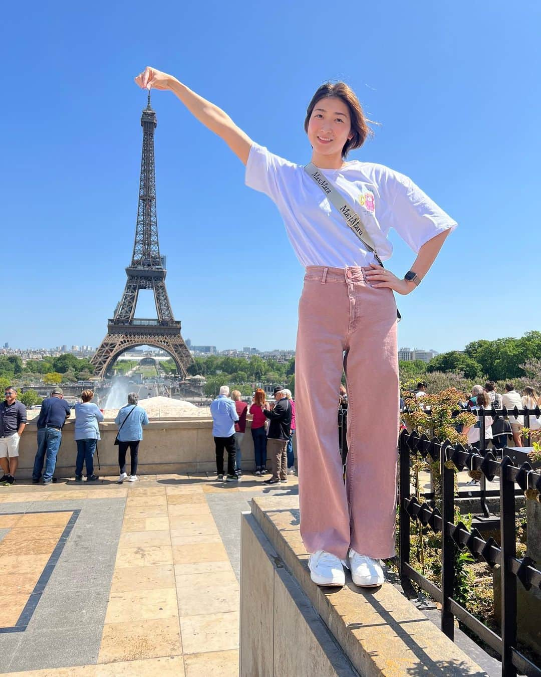 池江璃花子のインスタグラム：「* 合宿最終日！ 6度目のフランスにして、やっとパリの街に行けました🇫🇷 一度は見てみたかったエッフェル塔と凱旋門、凄かった…。 ホテルの近くにはノートルダム大聖堂もあったり、素敵な街でした🌇 #paris #latoureiffel  #arcdetriomphe  #amiens #フランス #エッフェル塔 #凱旋門 #アミアン」