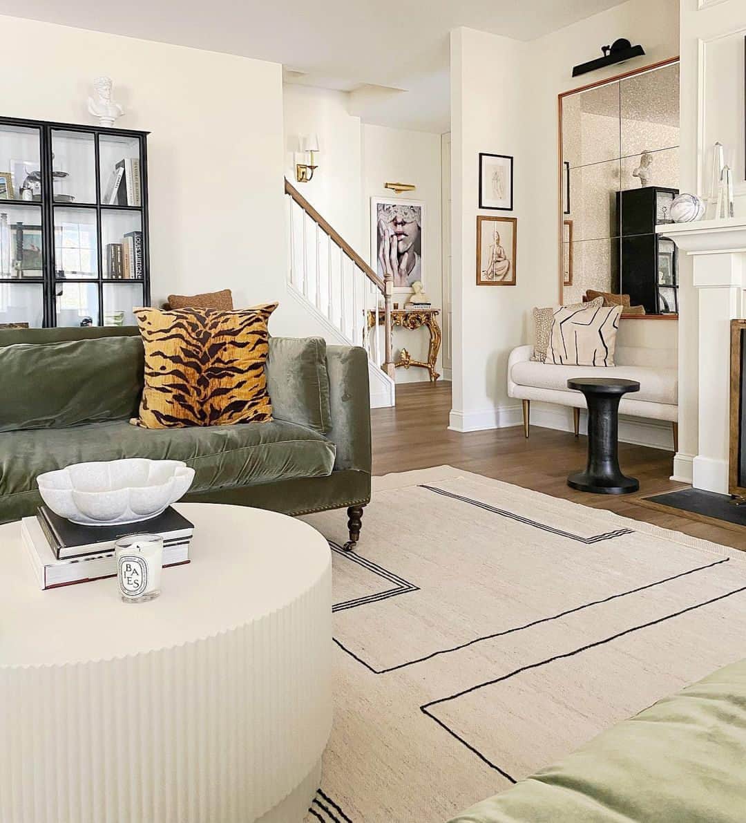 のインスタグラム：「Beautiful patterns and details.   (Via @@brextoncoleinteriors) #MyDomaine」