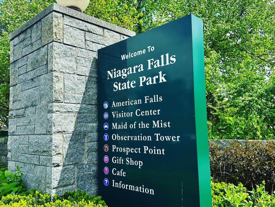 Man With A Missionさんのインスタグラム写真 - (Man With A MissionInstagram)「Toronto Niagara Falls See ya all TONIGHT Toronto!!!  #manwithamission  #mwam #toronto #canada #niagarafalls」5月26日 5時04分 - mwamofficial