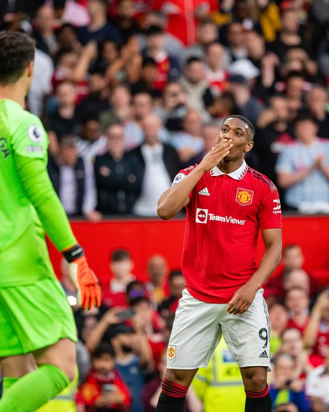 マンチェスター・ユナイテッドさんのインスタグラム写真 - (マンチェスター・ユナイテッドInstagram)「French kiss 😘  #MUFC #ManUtd #Martial #OldTrafford #PremierLeague」5月26日 5時16分 - manchesterunited