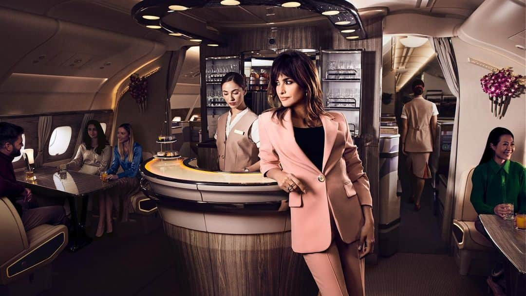 ペネロペ・クルスさんのインスタグラム写真 - (ペネロペ・クルスInstagram)「Very excited to be collaborating with @Emirates as their new brand ambassador. I’ve been a frequent flyer with them for many years, and they’ve been a part of some of the most special trips in my life. Remember, travel is not just about the destination, it’s also about how you get there! #flyemiratesflybetter」5月26日 5時37分 - penelopecruzoficial