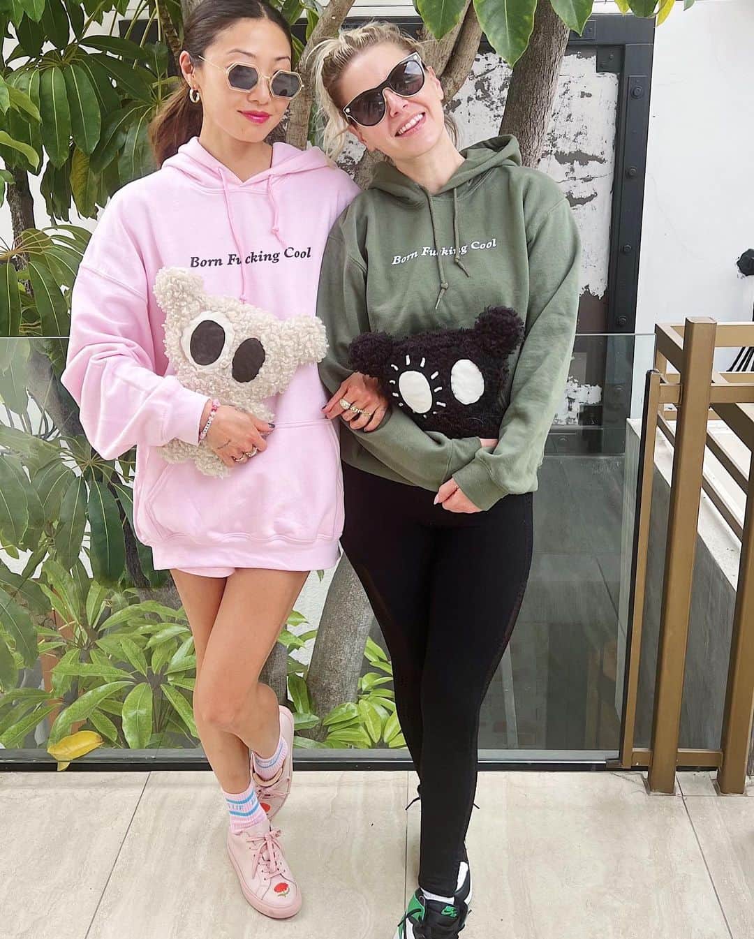 アリアナ・マディックスのインスタグラム：「Oh babe, we were born fucking cool. Having all the fun telling a story through fashion!   ❤️‍🔥❤️‍🔥❤️‍🔥, @arianamadix, @emilymen, @thefancyteddy for all the good vibes.   The Looks:  Vanderpump Rules Reunion: @MonotOfficial Top and Skirt @JessicaSimpsonStyle Pumps @ShayJewelry Rings Glam: @hairbybradleyleake & @krisstudden  Cut and Color: @alysas_style  Photo: Nicole Weingart/Bravo  White House Correspondents Dinner with @dailymail !  @NeedleAndThreadLondon Cape and Gown @Schutz Platforms Glam: @artaestheticstudio  Photo: Matt Baron/BEI/Shutterstock  WWHL for Season Finale: @AlessandraRich Gown  Granny Men's Vintage Earrings  @DavidYurman Rings @SteveMadden Heels Glam: @carolinemakeuptime & @juliusmichael1  Video: @ThePrimaDonald Photo: Ralph Bavaro」