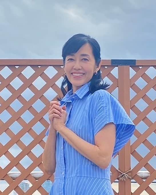 早見優さんのインスタグラム写真 - (早見優Instagram)「Summer fashion I love this A-line skirt silhouette dress!  #summer #summerdress #blue #fashion #夏 #夏コーデ #ワンピースコーデ #ワンピース  #19.70」5月26日 7時00分 - yuyuhayami