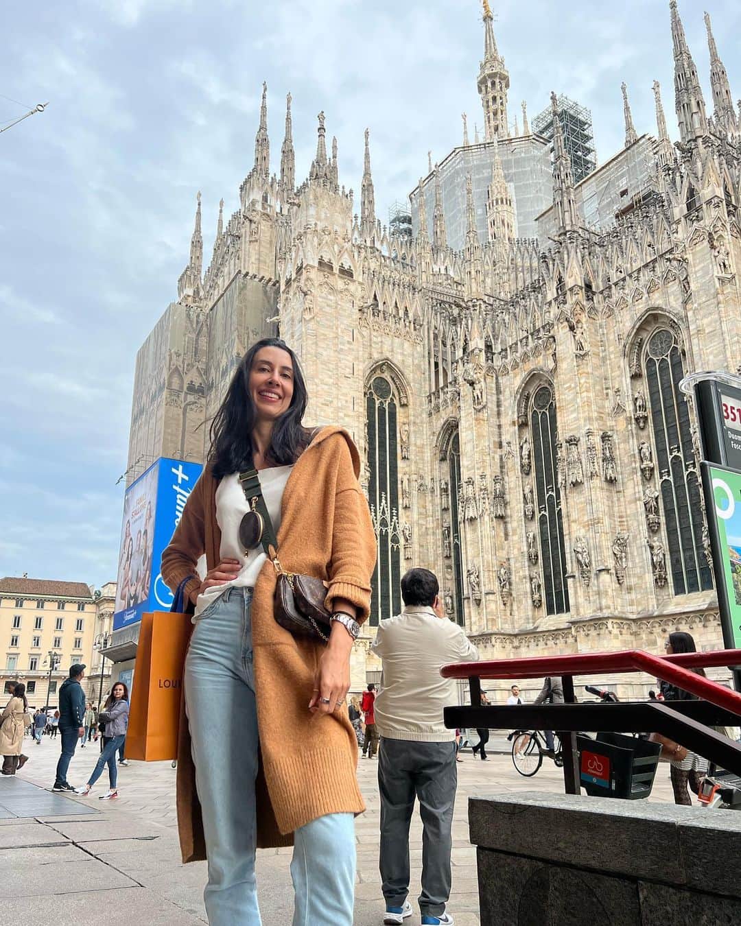 シェイラ・カストロのインスタグラム：「Alguns momentos na Itália para acompanhar as Superfinals da Champions League. Sempre especial. 🇮🇹🤍」