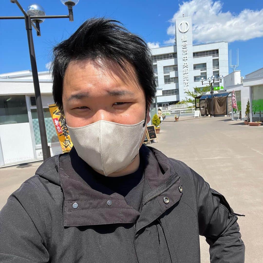 トミックのインスタグラム：「仙台の市場イイゾ  #トミック  #tomikkunet #youtuber  #youtuber好きな人と繋がりたい  #料理  #料理好きな人と繋がりたい  #japanese #cooking #海鮮丼 #仙台  #仙台中央卸売市場  #仙台グルメ  #寿司屋  #寿司   23.04.27」