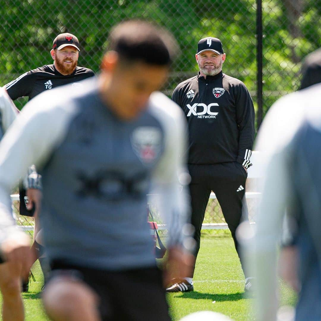 ウェイン・ルーニーのインスタグラム：「Another positive week at the training ground. Next up - Toronto. ⚫️🔴 @dcunited」