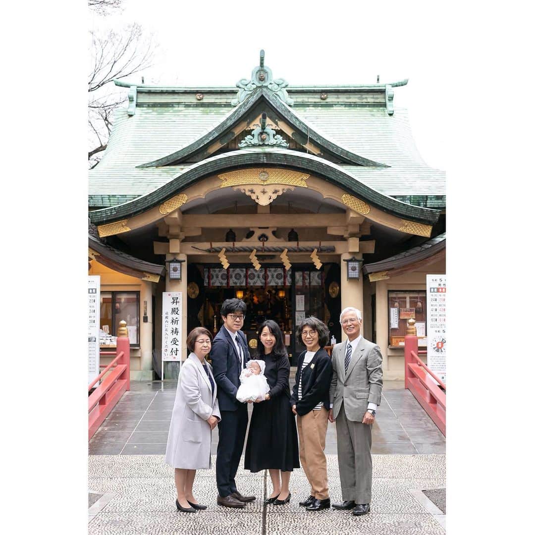 KOBOのインスタグラム：「須賀神社でお宮参り⛩  おめでとうございました📸  #お宮参り撮影  #お宮参り出張撮影」