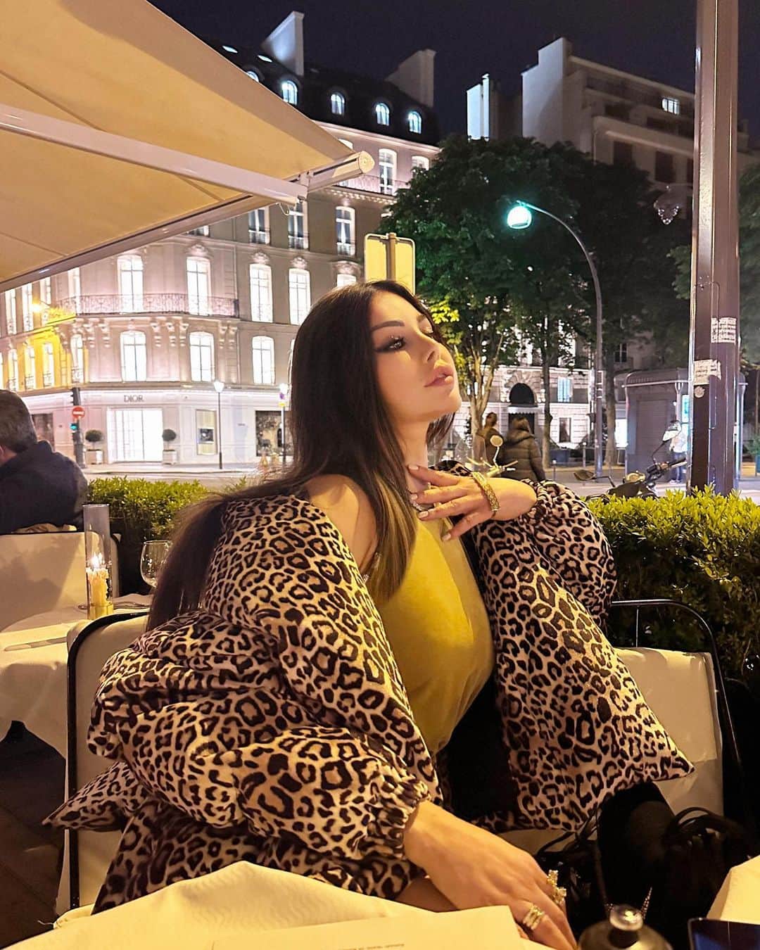 のインスタグラム：「I’M NOT LATE I’M JUST EARLY FOR TOMORROW. #haifawehbe #paris」
