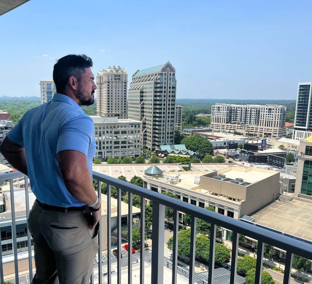 のインスタグラム：「170 feet up in Atlanta, not many of these 1/1’s for sale right here in the heart of Buckhead.  Coming Soon 🏢  #realestate #realtor #atlanta #buckhead #location #condo #condominium #forsale #listings #buckheadvillage #shopsofbuckhead #comingsoon」