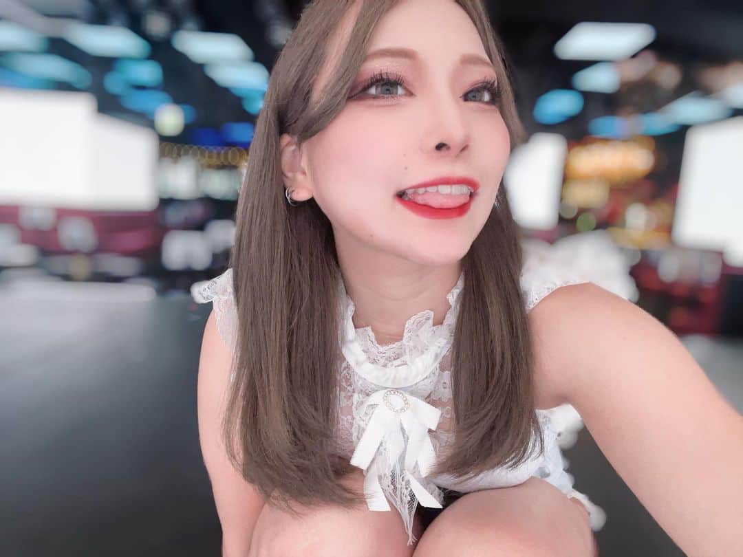 ありえのインスタグラム：「💙💖💙💖💙 : : :  べー　👅  #バーレスク大阪 #バーレスク東京 #バーレスク大阪ありえ #北新地 #インスタ映え #ホスト  #韓国メイク  #童顔女子  #実物とは異なります   #burlesqueosaka  #burlesquetokyo  #」