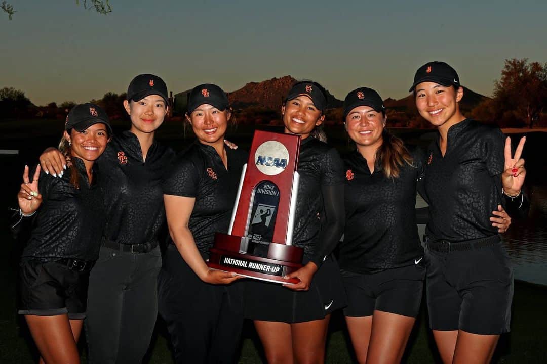 ティファニー・ヨハのインスタグラム：「Made it memorable. So proud of my strong and brave Trojans. Not quite the finish we wanted, but what an incredible week and year of growth. Win or lose, love this crew. ❤️💛#GoSports 📸: @tommyt.photo」