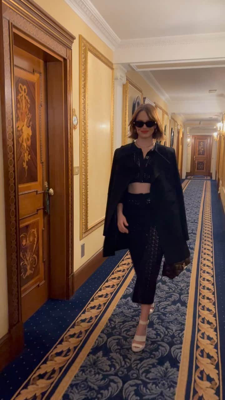 ペトラ・フラナリーのインスタグラム：「♥️ #EmmaStone 🇮🇹 La Dolce “Vuitton” #LVCruise2024 @louisvuitton @nicolasghesquiere #LouisVuitton」