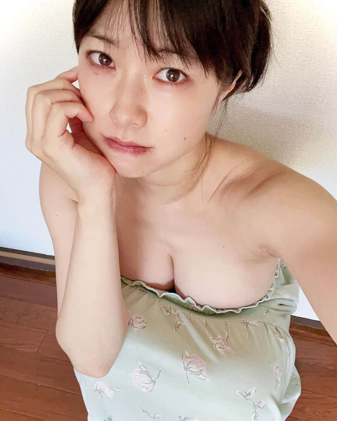 小田飛鳥さんのインスタグラム写真 - (小田飛鳥Instagram)「おはよう🌻 💁🏻‍♀️good morning #nomakeup #nomakeupselfie #すっぴん #スッピン #おはよう #おはようございます #goodmorning #bööbs #japanesegirl #asiangirl #セクシー番長 #小田飛鳥」5月26日 7時11分 - asuka_oda_0320