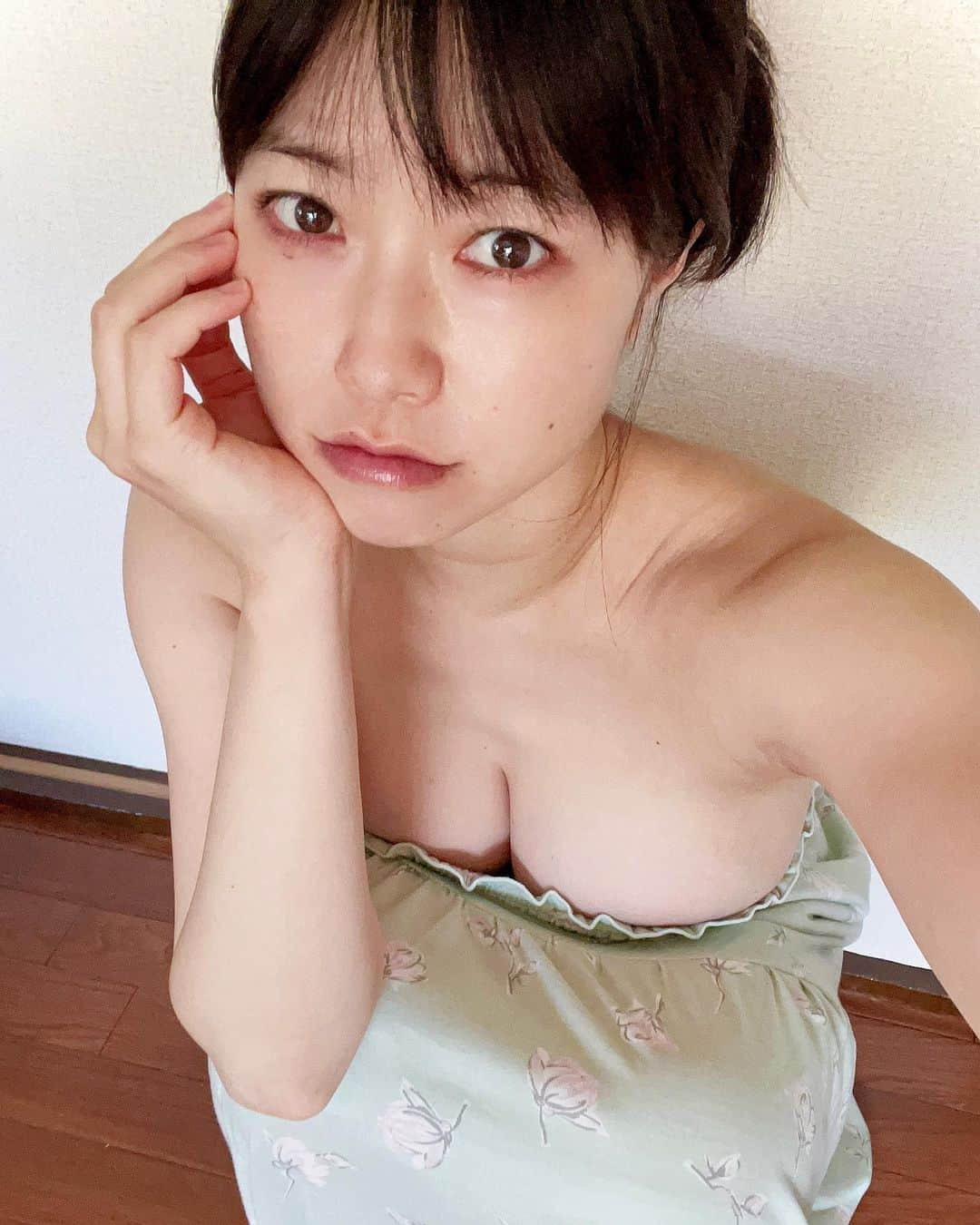 小田飛鳥さんのインスタグラム写真 - (小田飛鳥Instagram)「おはよう🌻 💁🏻‍♀️good morning #nomakeup #nomakeupselfie #すっぴん #スッピン #おはよう #おはようございます #goodmorning #bööbs #japanesegirl #asiangirl #セクシー番長 #小田飛鳥」5月26日 7時11分 - asuka_oda_0320