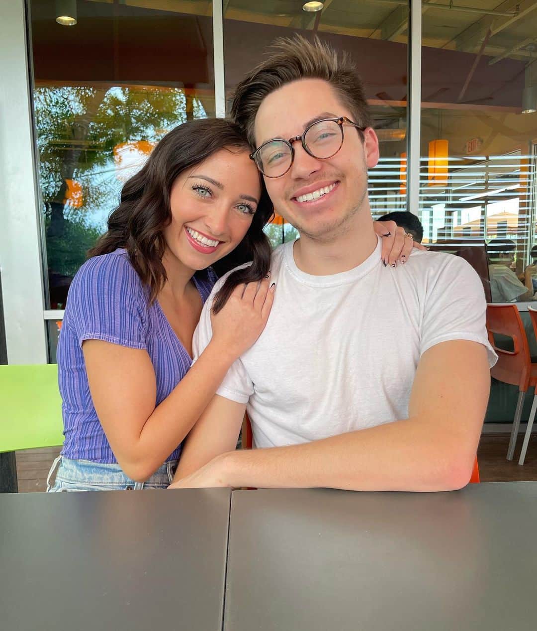 Brooklyn and Baileyさんのインスタグラム写真 - (Brooklyn and BaileyInstagram)「Smiling for two reasons, 1: this guy, and 2: the delicious breakfast we ate right after haha」5月26日 7時26分 - brooklynandbailey