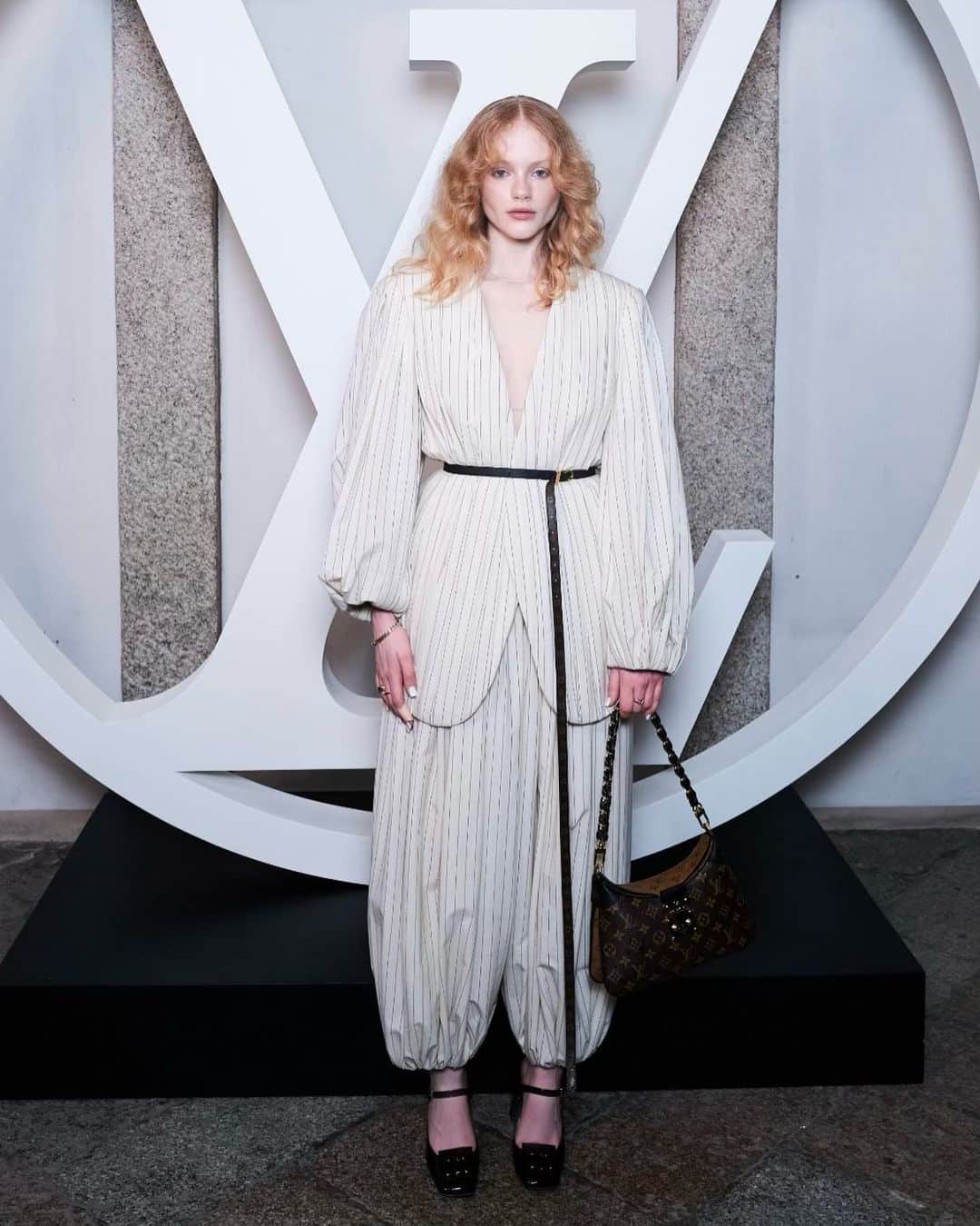ペトラ・フラナリーのインスタグラム：「🤍 @emmalaird 🇮🇹 @louisvuitton #LouisVuitton #LVCruise2024 #EmmaLaird 🌳🌲♥️」