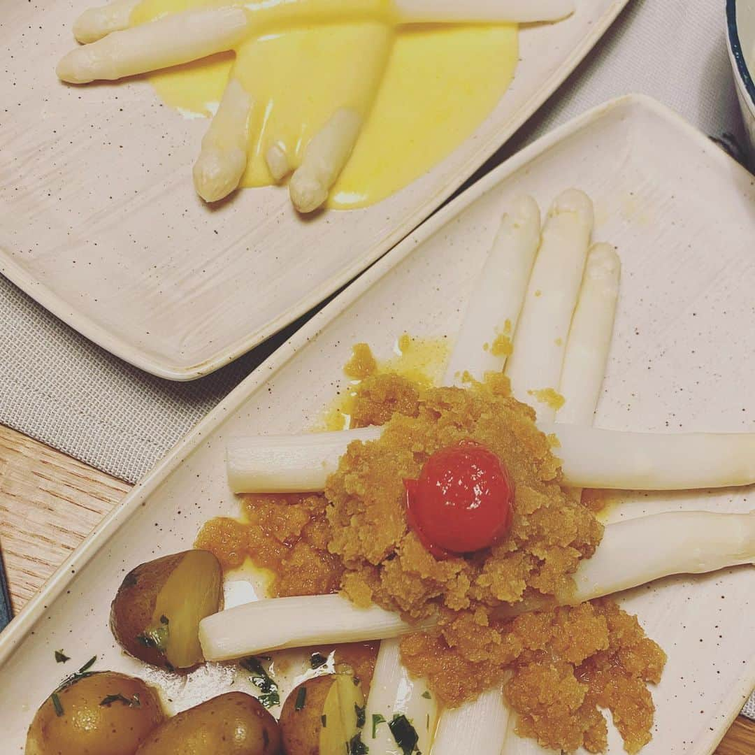 板谷由夏 さんのインスタグラム写真 - (板谷由夏 Instagram)「ウィーンで頂いたごはんたち🍴 朝から見てるだけでお腹いっぱいになるはず笑 しばらく控えめに、、身体重い！ 美味しいものたち、ごちそうさまでひた。」5月26日 7時29分 - yukaitaya