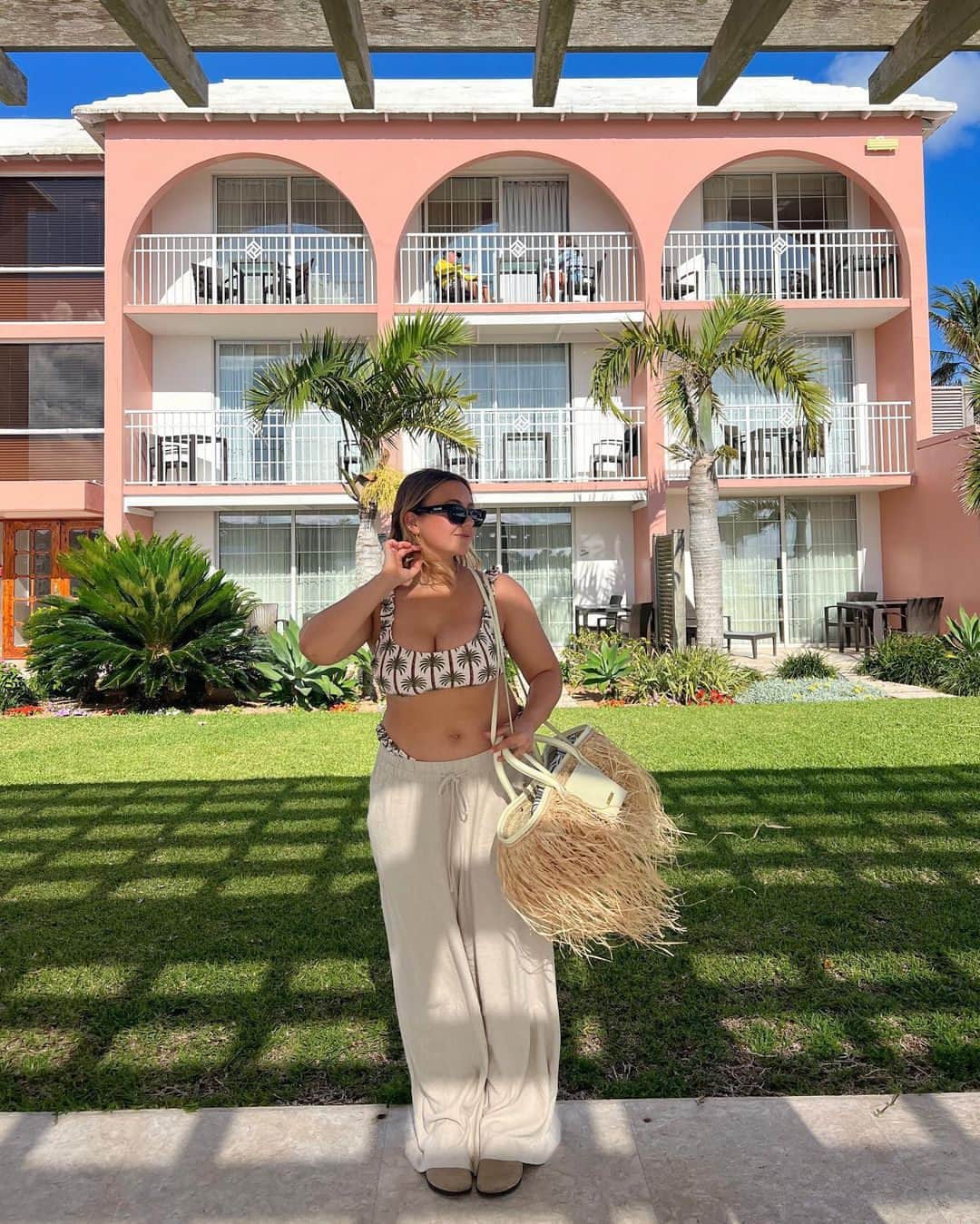 Shopbopさんのインスタグラム写真 - (ShopbopInstagram)「Tropic like it's hot 🌴 @oliviamarcus's vacation look will make you want to book a trip to Bermuda, stat—link in bio to shop 🛍️」5月26日 8時15分 - shopbop