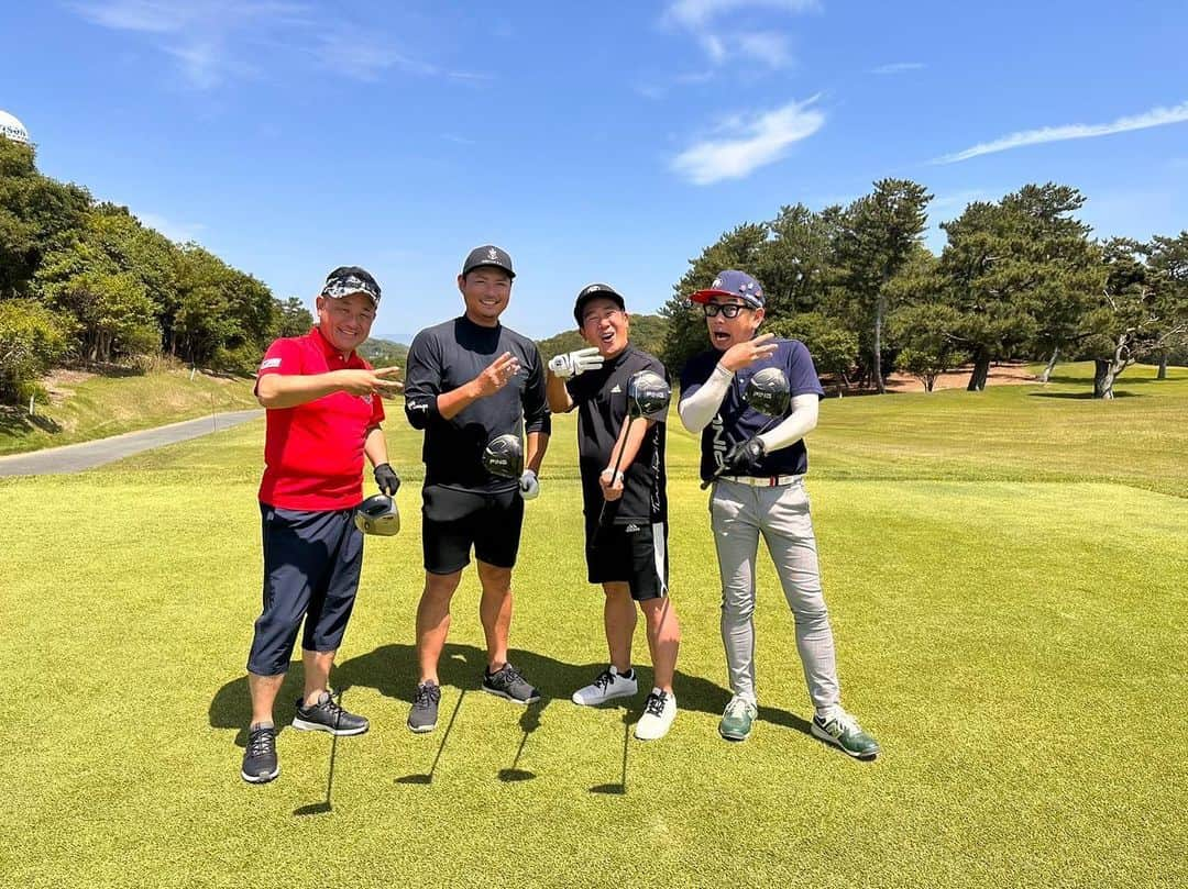 攝津正のインスタグラム：「. . enjoyゴルフ⛳️  カト淳さん、山口さんが面白過ぎてゴルフに集中できませんでした…  . . #芥屋ゴルフ倶楽部 #ゴルフ場 #糸島 #俺の庭 #高麗芝 #ゴルフ場の芝 #最高 #カト淳 さん #山口たかし さん #enjoygolf」