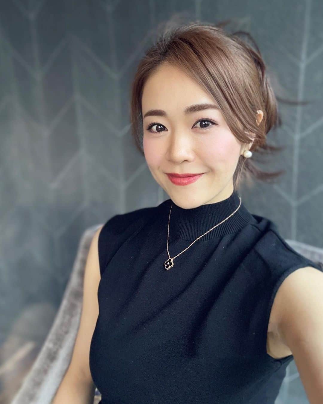 しろまっするのインスタグラム：「・ Find your balance in life 🫶🏼🖤✨  #balancedlifestyle #wellnesslifestyle #balancedbody #balanceddiet #fitnessgirl #しろまっする」