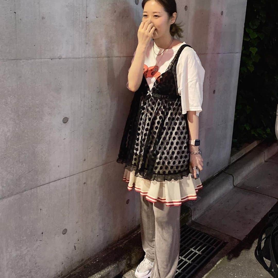 MIOのインスタグラム：「さいきんは制作したりリハしたり〜！(いつもそんな感じだけど) ちょっとずつワンマンの準備をはじめてます。来てね！！！ 外でなさすぎると人との喋り方忘れる🫠よく友達にバレる . . #ミオ服」