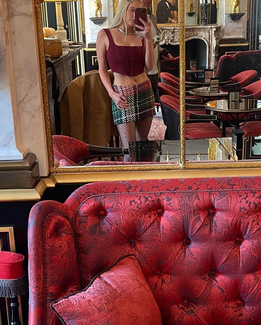 アシュレイ・ベンソンのインスタグラム：「🇫🇷」