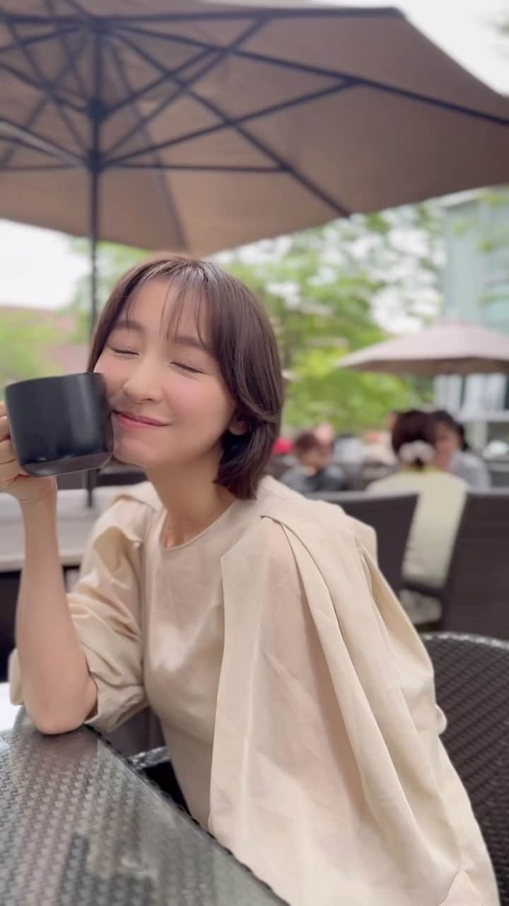 篠田麻里子のインスタグラム：「紅茶はアールグレイやダージリンあるけどなぜか イングリッシュブレックファースト好き🫖💕 コーヒー飲める大人になりたい☕️  #マリ活」