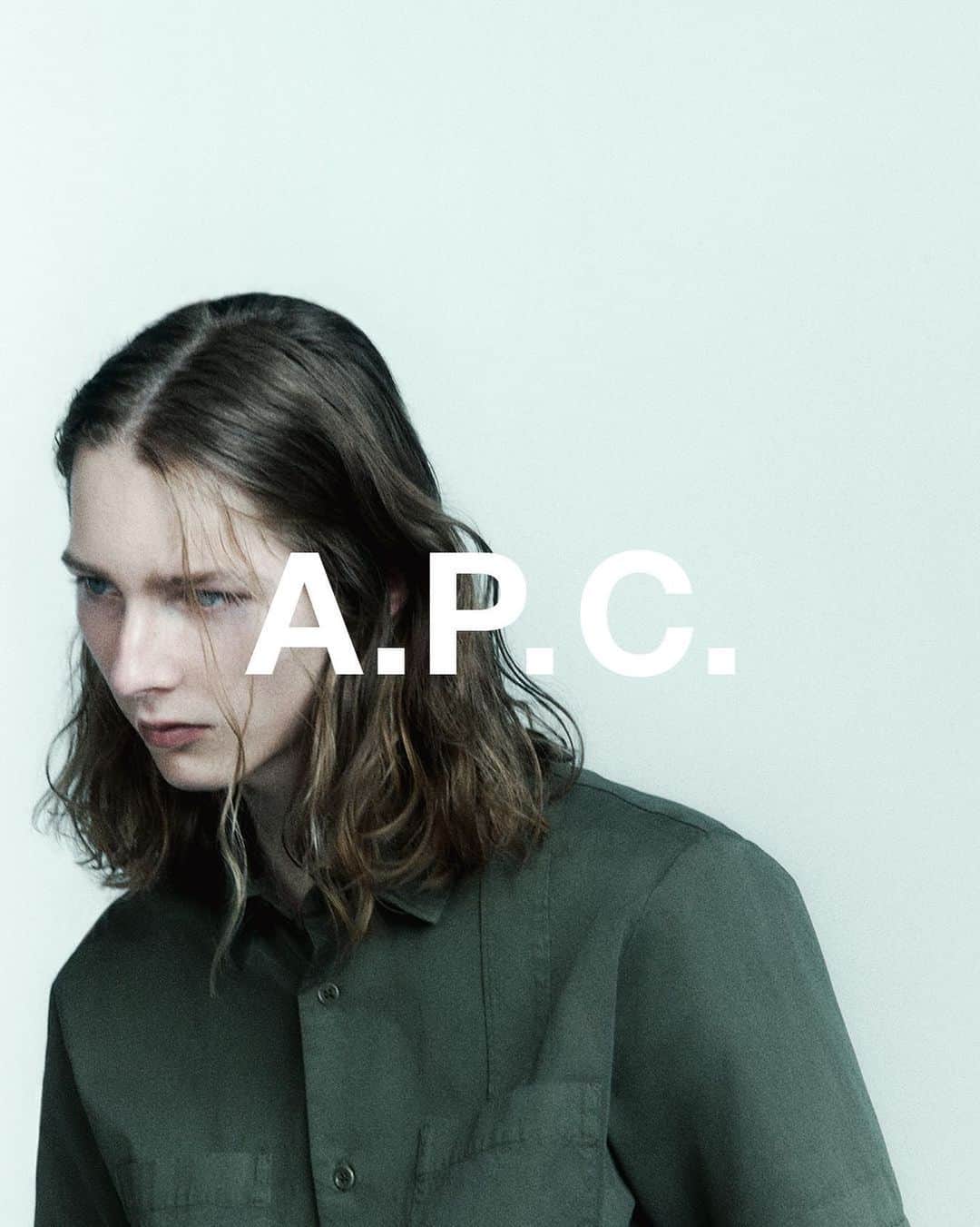 アーペーセーのインスタグラム：「The newly arrived P/F23 rethinks classic A.P.C. silhouettes for everyday wear.   Photographed by @robingaliegue  Directed / styled by @suzannekoller   Discover more online and in-stores.   #APCParis」